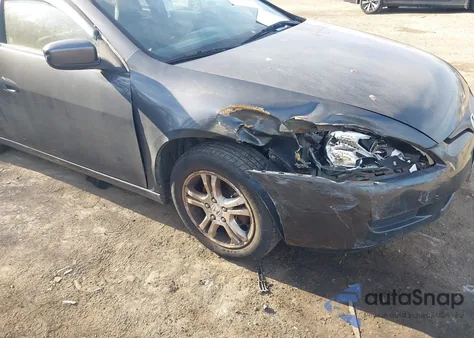 2005 Honda Accord 2.4 Ex z USA, uszkodzony, nr VIN 1HGCM72655A006844